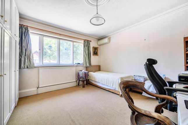 35, Arden Road, London photo 2