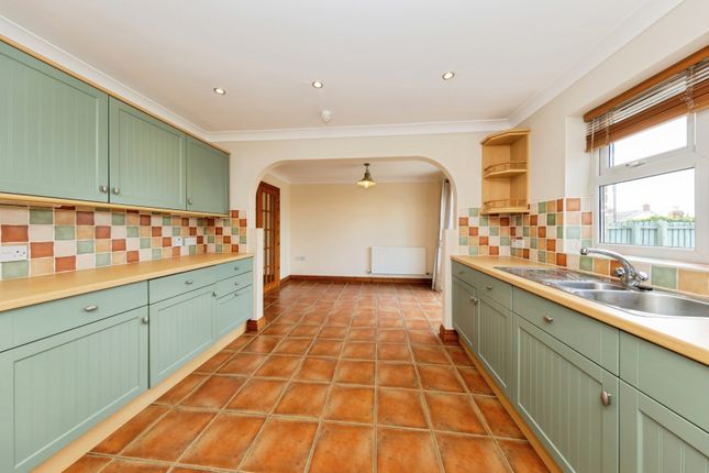 26, Cwrt Y Gloch, Carmarthen photo 4