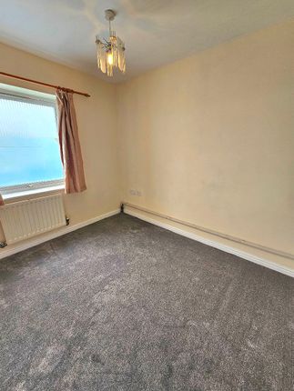 Town house to rent in Lauderdale Crescent, Grove Village, Manchester
