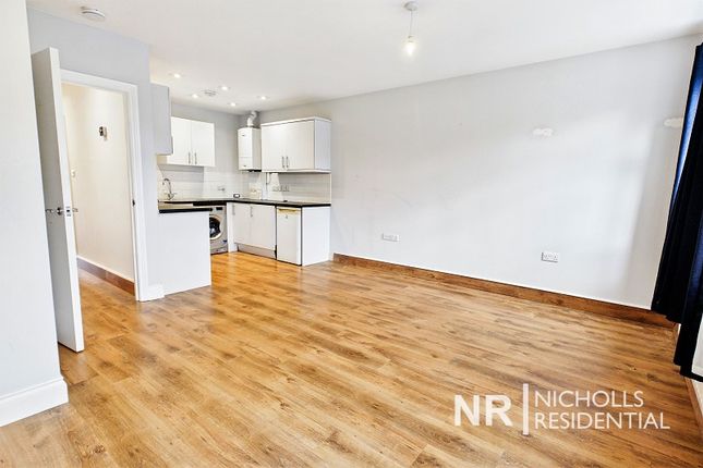 92a, Chessington Road, West Ewell photo 4