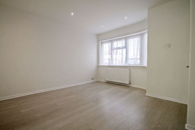 28, Castle Road, Northolt photo 2