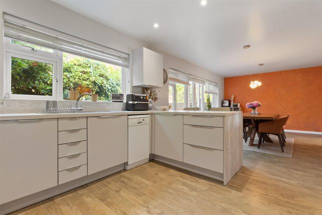 9, Wallace Avenue, Worthing photo 4