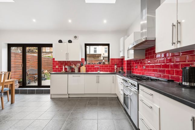 48, Mandrake Road, London photo 4