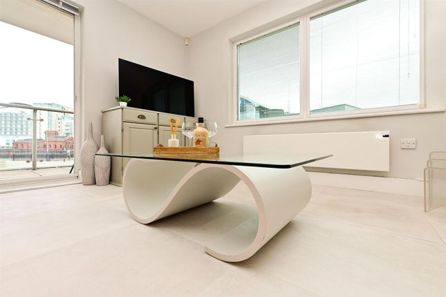2 Harbour Point, Stuart Street, Cardiff photo 4
