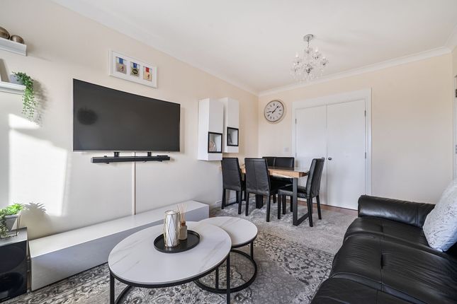 Flat 13, Tormaid Court, Edgware photo 2