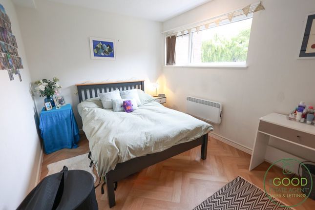 32, Tinniswood, Preston photo 4