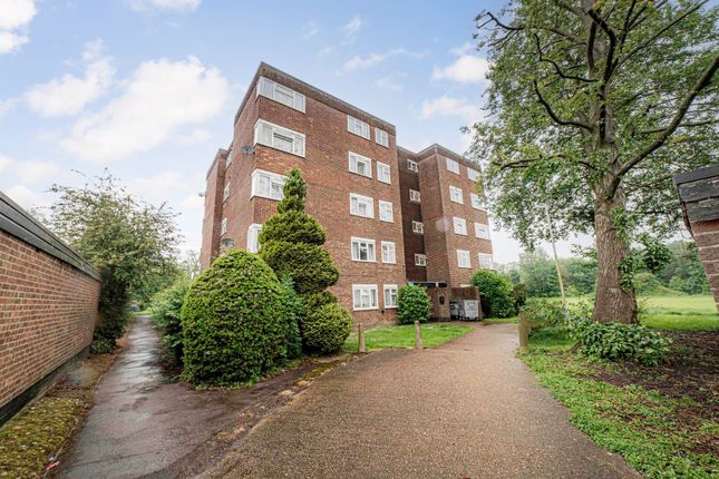 Thumbnail Flat for sale in Cressfield, Ashford