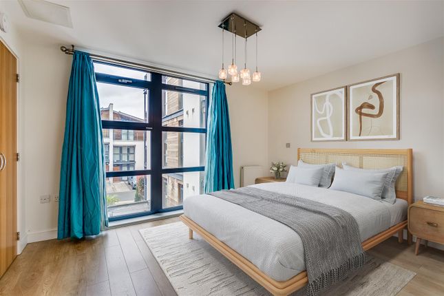 Flat for sale in Scott Avenue, London