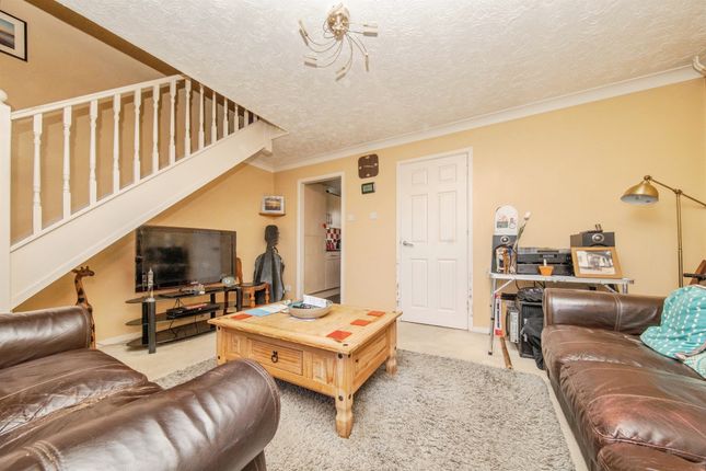 28, Aylward Close, Ipswich photo 2