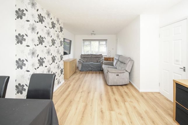 44, Chilvers Grove, Kingshurst photo 4