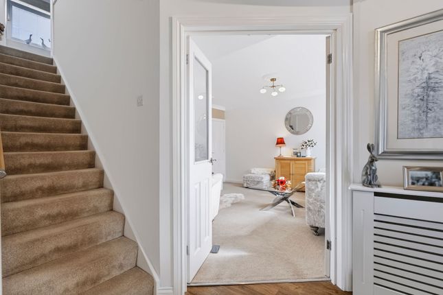 32 Oakfield Crescent, Pontypridd photo 4