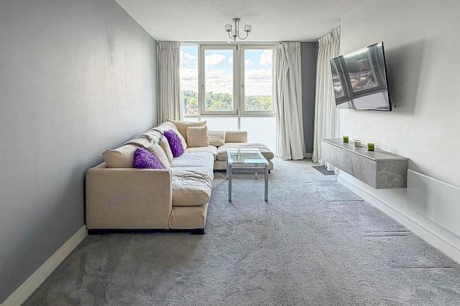 77 K D Tower, Cotterells, Hemel Hempstead photo 2