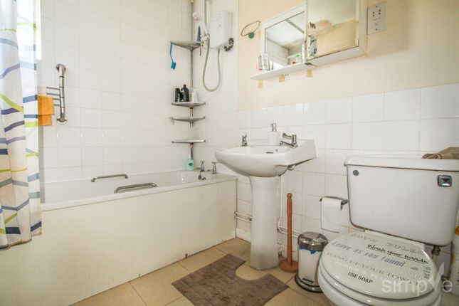 Flat for sale in College Way, Hayes