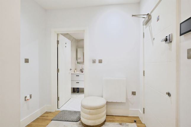 Flat 18, Riverside Court, 141, Castle Street, Salisbury photo 4