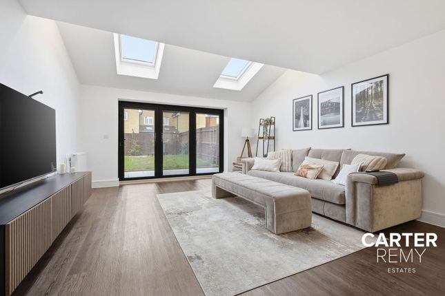 6, Croot Place, Wickford photo 4