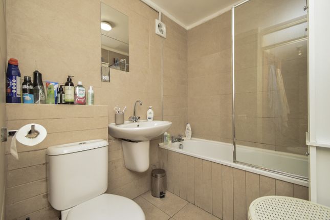 Flat 4, Icough Court, Hassendean Road, London photo 4