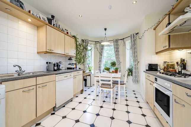 Flat for sale in Penners Gardens, Surbiton