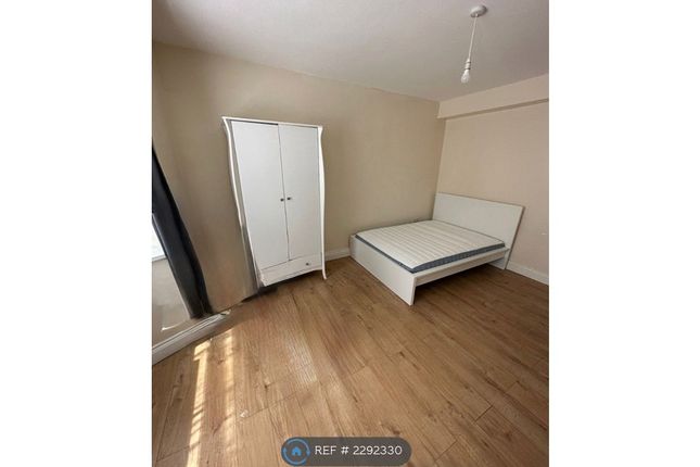 Large Double Room Suitable For Couple