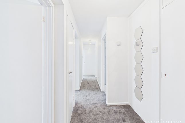 27, NEW WOOD, WELWYN GARDEN CITY photo 3