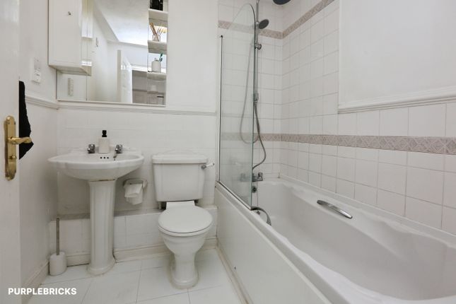 32, Waldegrave Close, Southampton photo 2
