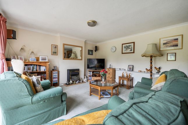 40, Churchill Way, Witney photo 4