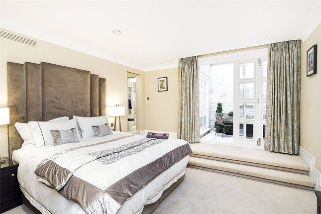 Flat to rent in The Strand, London