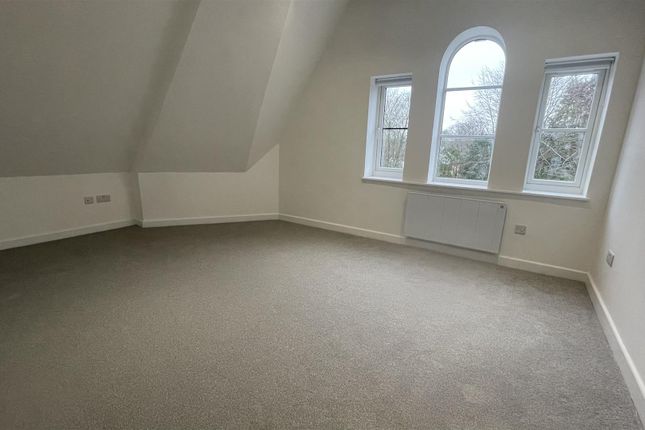 Flat to rent in Cambridge Court, Camberley