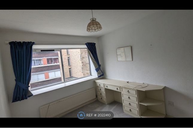 Flat to rent in White Lodge Close, Sutton