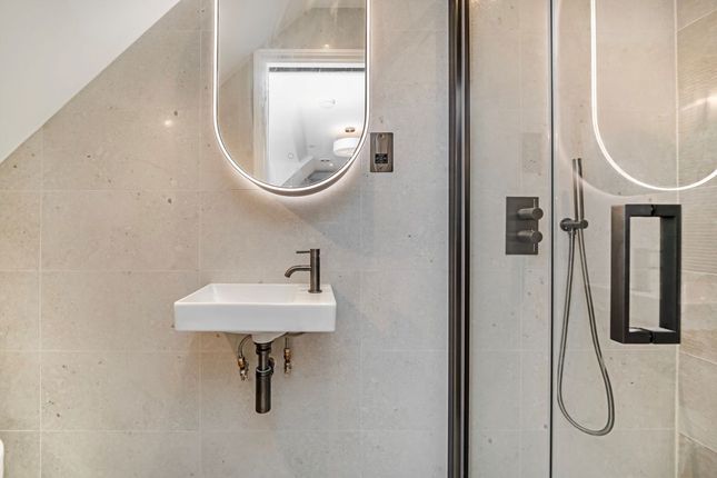 Flat 8, 47, Avonmore Road, London photo 5