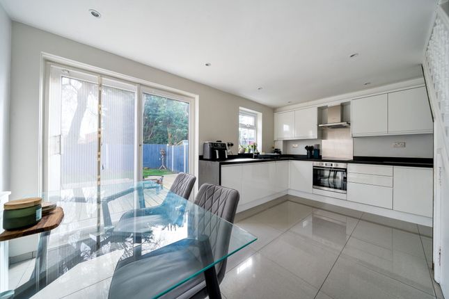 24 Longfield Avenue, Rochester photo 3