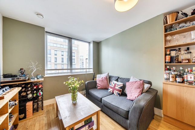 Flat 74, Gladstone House, 31, Dowells Street, London photo 2