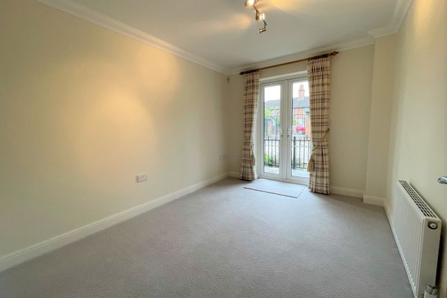3, Yew Barton Court, Fleet photo 4
