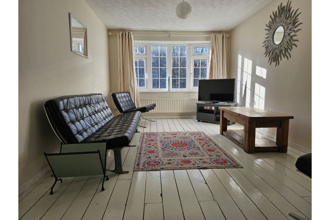 14, Glendale, Hemel Hempstead photo 2