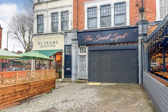 Restaurant/cafe to let in Cavendish Parade, London