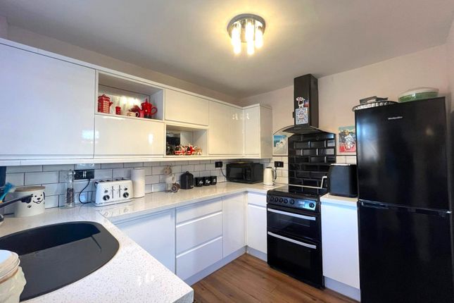 2, Ambleside Close, Mytchett photo 4