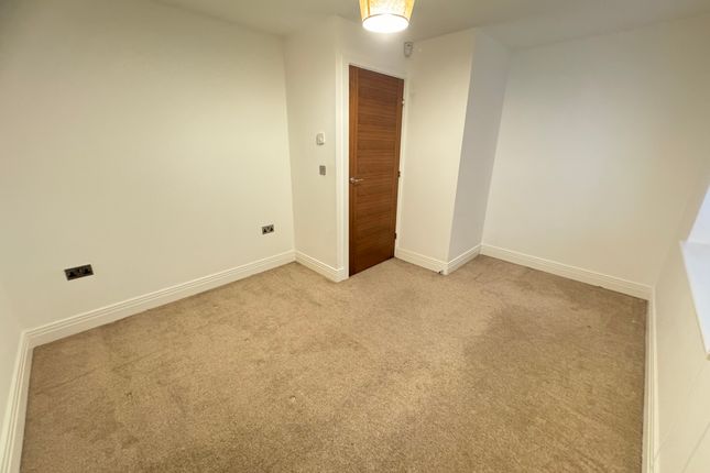 Flat to rent in Victoria Street, St.Albans