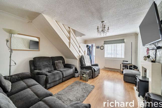 27, Chives Way, Swindon photo 2