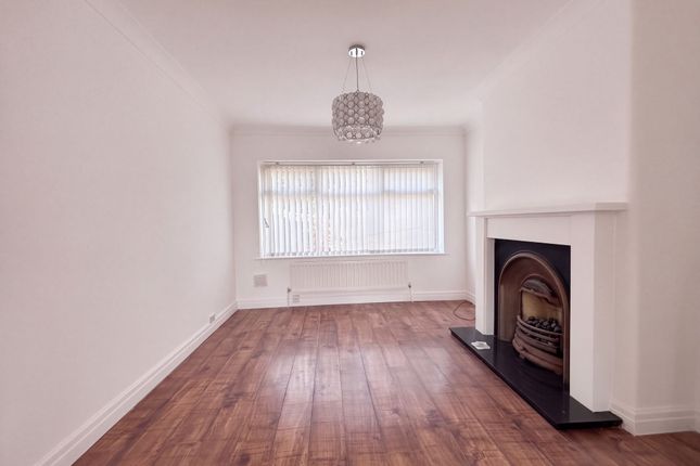 21 Greenacre Lane, Manchester photo 4