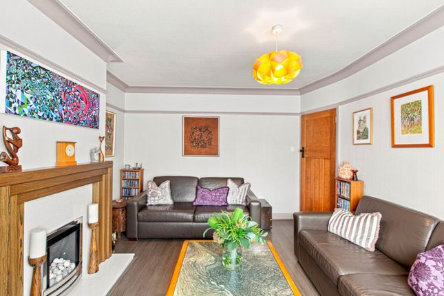 11 Henconner Avenue, Leeds photo 4