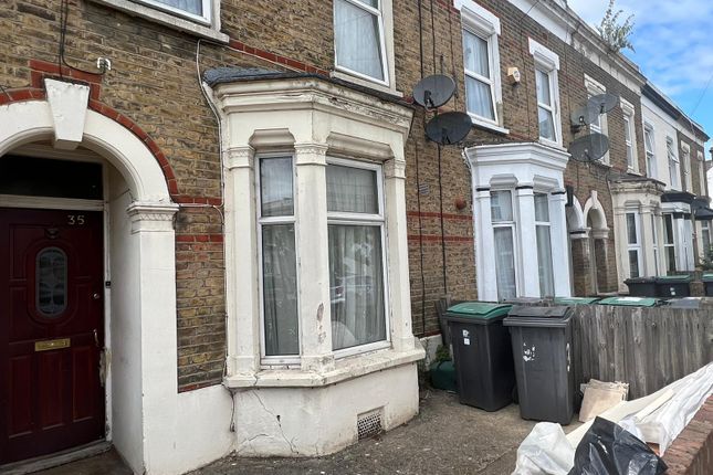 Thumbnail Terraced house to rent in Cunningham Road, London