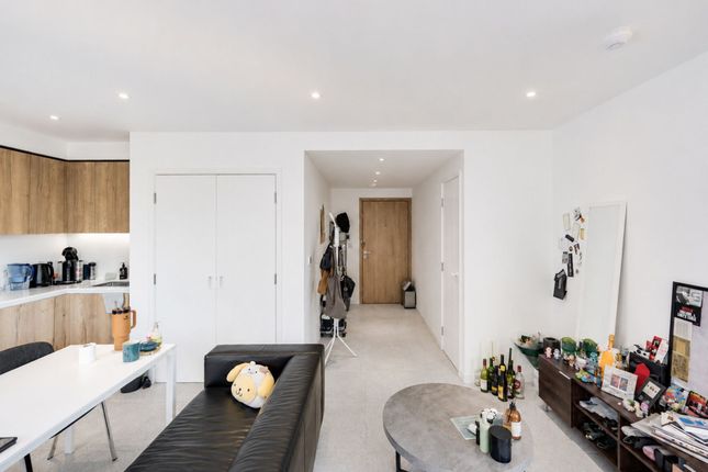 Apt 501, Jacquard Point, London photo 4