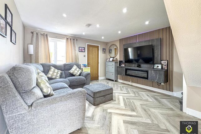 33, Drayton Way, Gloucester photo 3