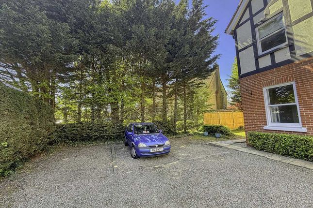 4, Trafalger House, Frinton on sea photo 3