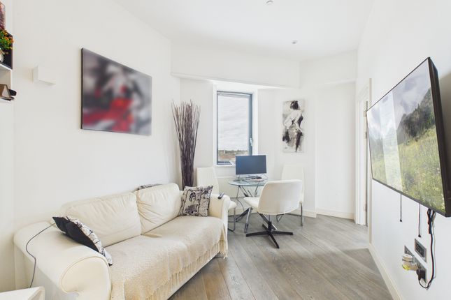 Flat 69, Slough photo 3