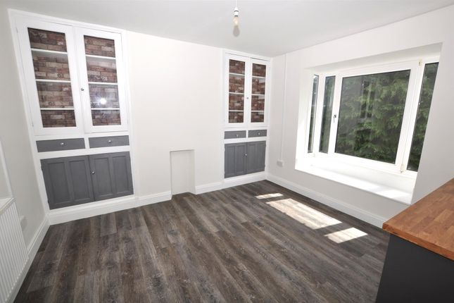 19, Abbey Mead, Carmarthen photo 5