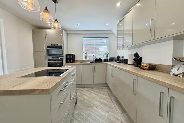 14, Kirkby Avenue, Leeds photo 4
