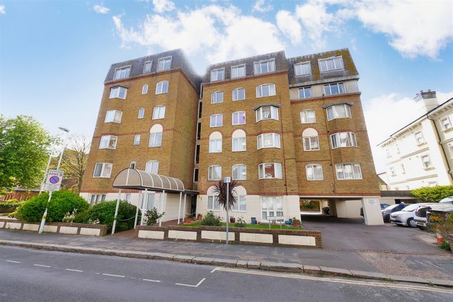 1-bed house on Flat 31, Oakland Court, Gratwicke Road, Worthing, £95,000