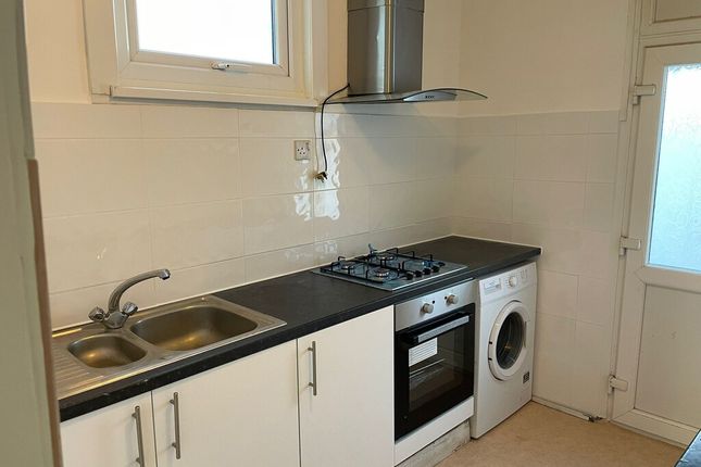 Terraced house to rent in Thurso Street, London