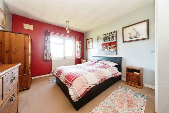 Flat for sale in Cranbrook Drive, Esher, Surrey