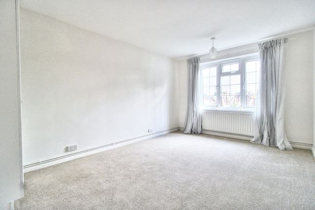 Flat 15, The Lawns St. Marys Close, Eastbourne photo 5